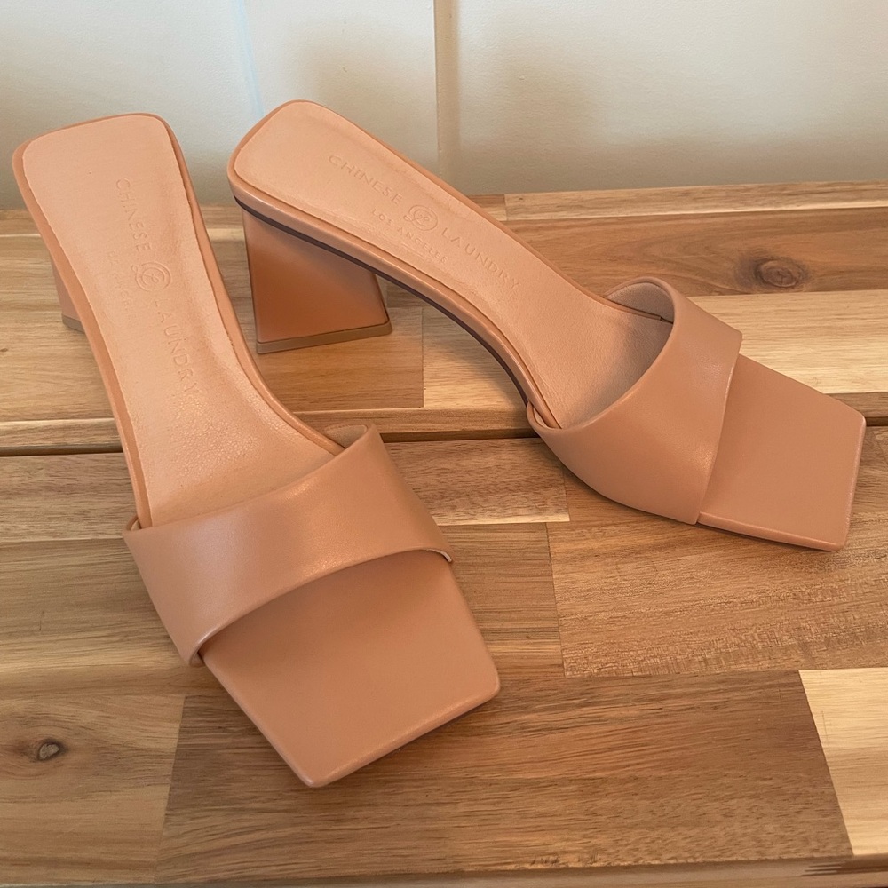 NIB Chinese Laundry Yanda Heel in Nude